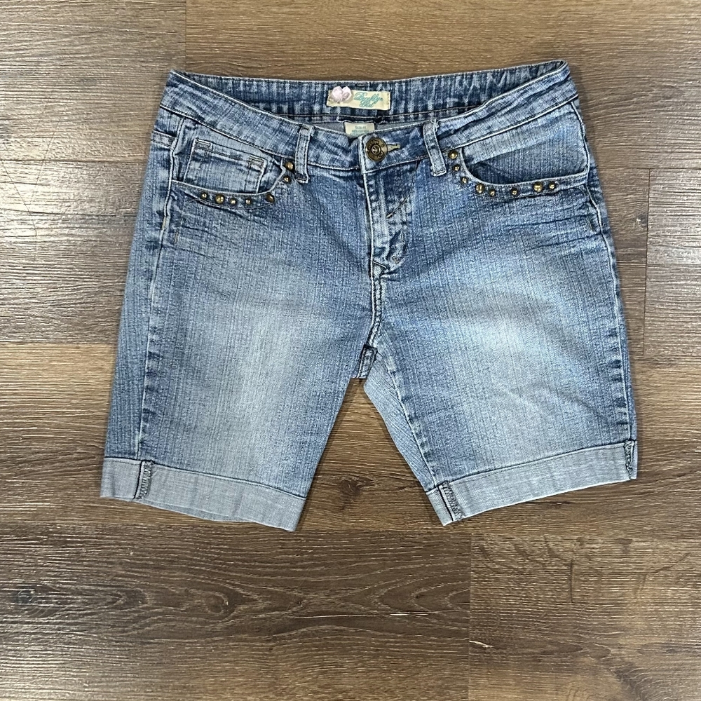 Women's Light Blue Denim Roll-Cuff Shorts with Stud Detail‎